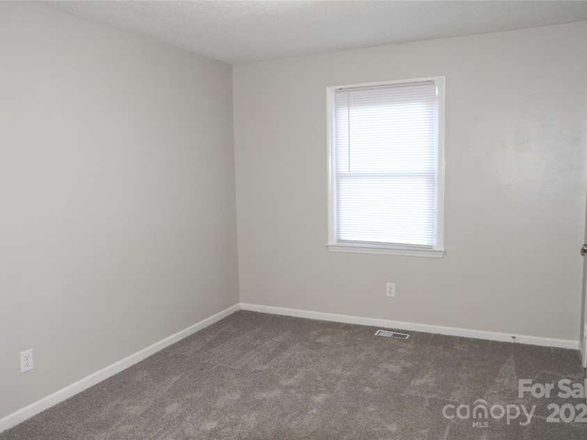 4901 Greenwood Drive, Gastonia, NC 28052.  MLS# CAR4191677, YatesRealty ID 1585. 