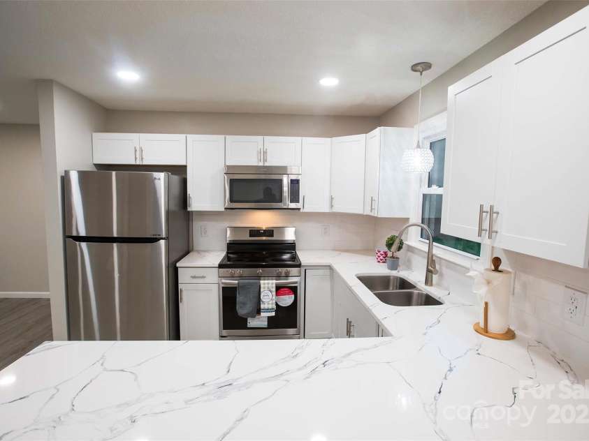 4901 Greenwood Drive, Gastonia, NC 28052.  MLS# CAR4191677, YatesRealty ID 1585. 