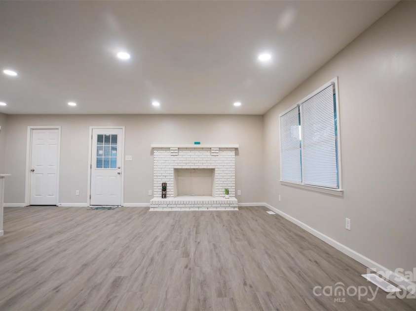 4901 Greenwood Drive, Gastonia, NC 28052.  MLS# CAR4191677, YatesRealty ID 1585. 