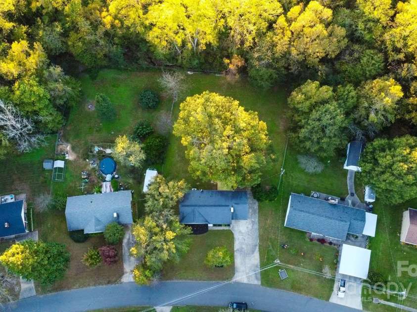 4901 Greenwood Drive, Gastonia, NC 28052.  MLS# CAR4191677, YatesRealty ID 1585. 