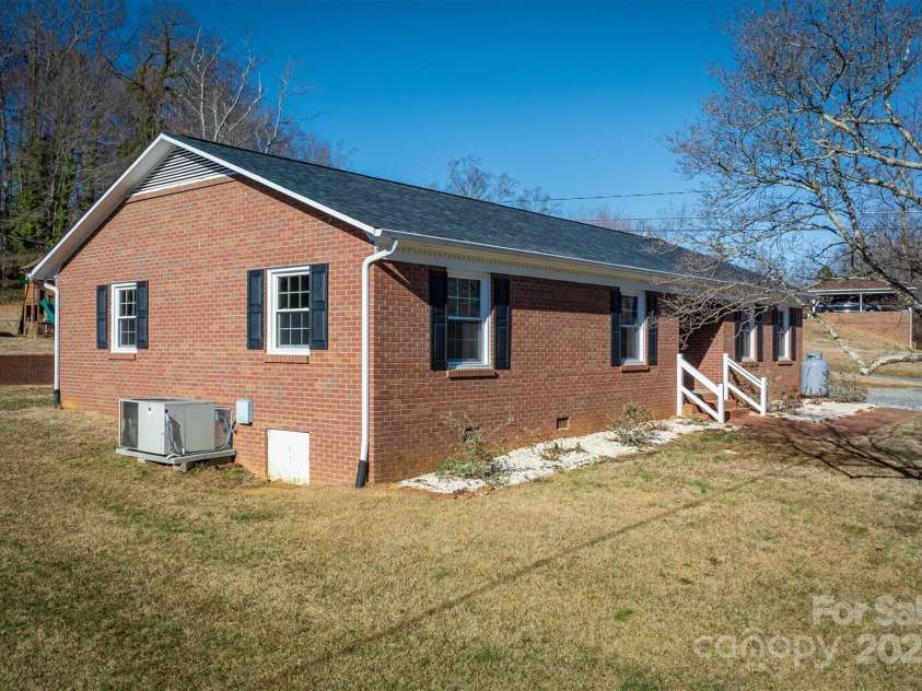 1505 Canterbury Place, Lenoir, NC 28645.  MLS# CAR4217177, YatesRealty ID 15850. 