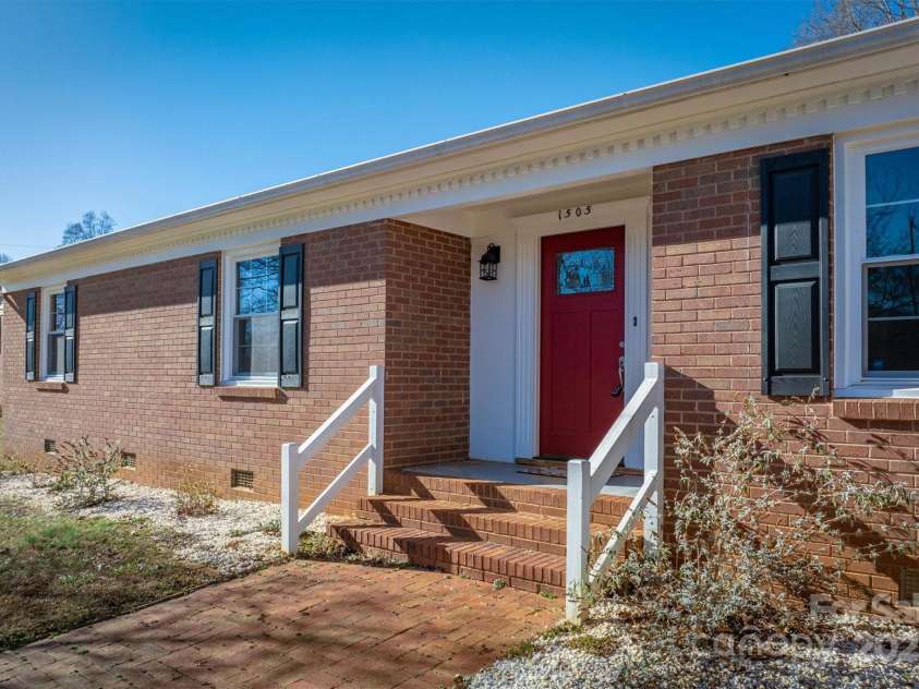 1505 Canterbury Place, Lenoir, NC 28645.  MLS# CAR4217177, YatesRealty ID 15850. 