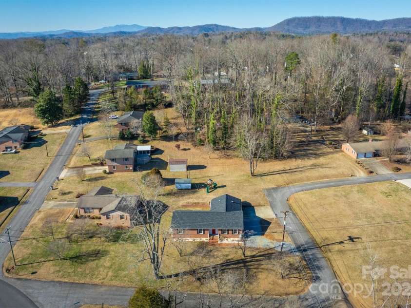 1505 Canterbury Place, Lenoir, NC 28645.  MLS# CAR4217177, YatesRealty ID 15850. 
