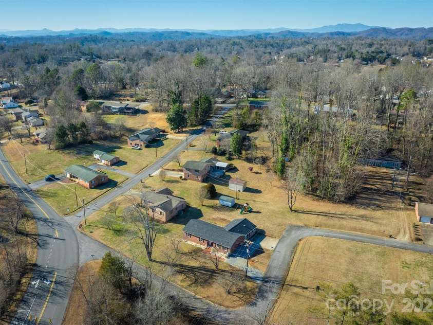 1505 Canterbury Place, Lenoir, NC 28645.  MLS# CAR4217177, YatesRealty ID 15850. 