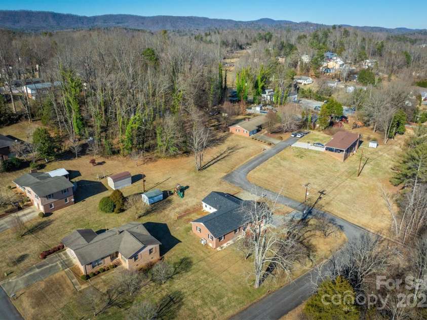 1505 Canterbury Place, Lenoir, NC 28645.  MLS# CAR4217177, YatesRealty ID 15850. 