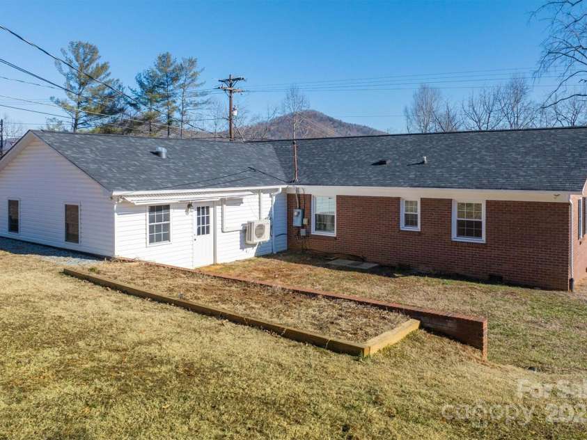 1505 Canterbury Place, Lenoir, NC 28645.  MLS# CAR4217177, YatesRealty ID 15850. 