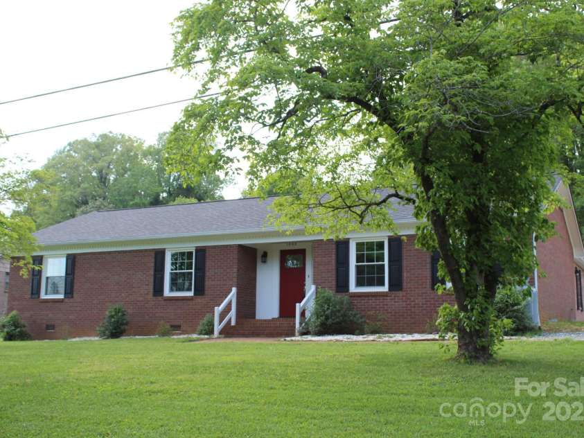 1505 Canterbury Place, Lenoir, NC 28645.  MLS# CAR4217177, YatesRealty ID 15850. 