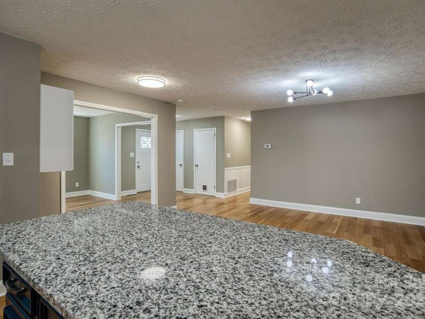 1505 Canterbury Place, Lenoir, NC 28645.  MLS# CAR4217177, YatesRealty ID 15850. Breakfast Bar