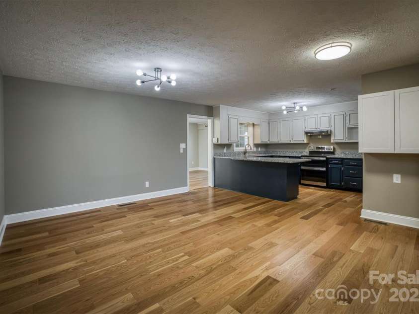 1505 Canterbury Place, Lenoir, NC 28645.  MLS# CAR4217177, YatesRealty ID 15850. Dining Area