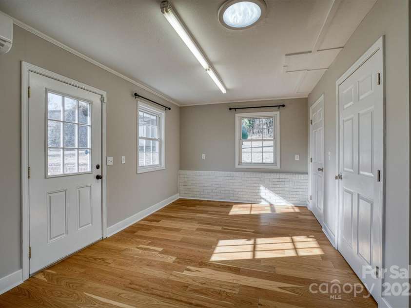 1505 Canterbury Place, Lenoir, NC 28645.  MLS# CAR4217177, YatesRealty ID 15850. Flex Area