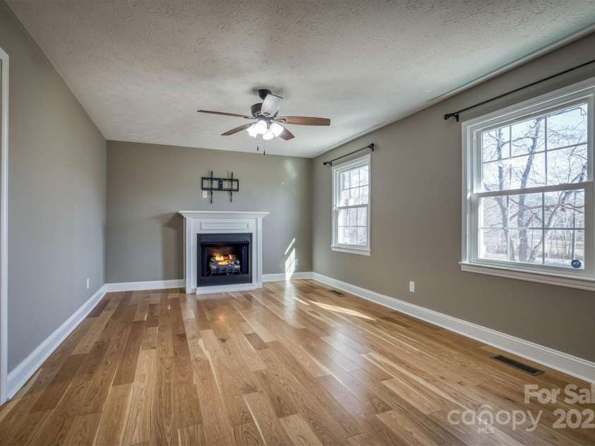 1505 Canterbury Place, Lenoir, NC 28645.  MLS# CAR4217177, YatesRealty ID 15850. Living Room