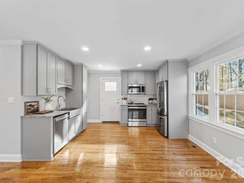 206 Hunter Street, York, SC 29745.  MLS# CAR4338368, YatesRealty ID 15851. Kitchen/Dining