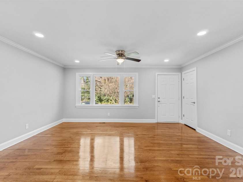 206 Hunter Street, York, SC 29745.  MLS# CAR4338368, YatesRealty ID 15851. Living Room