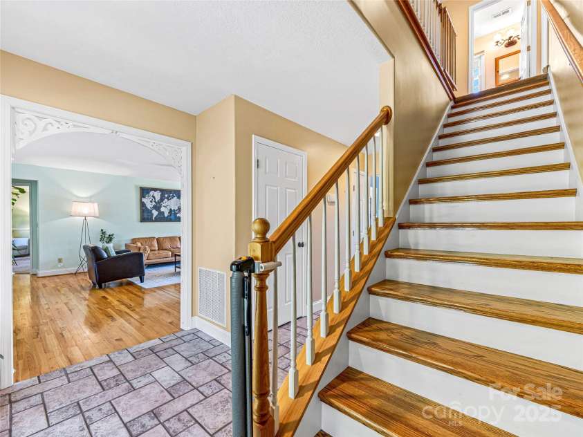 7 Forest Ridge Drive, Weaverville, NC 28787.  MLS# CAR4232195, YatesRealty ID 15851. 