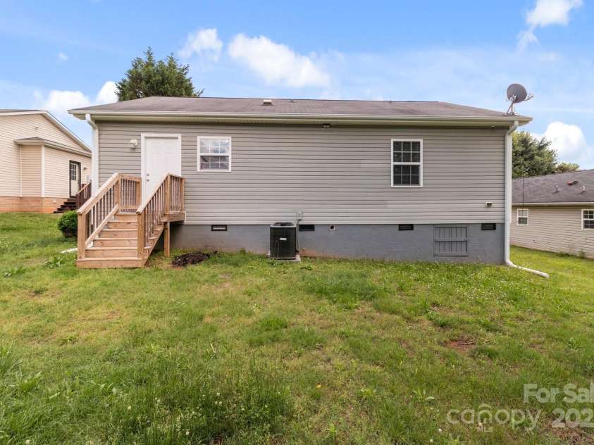 252 Sweet Bay Lane, Concord, NC 28027.  MLS# CAR4260998, YatesRealty ID 15852. 