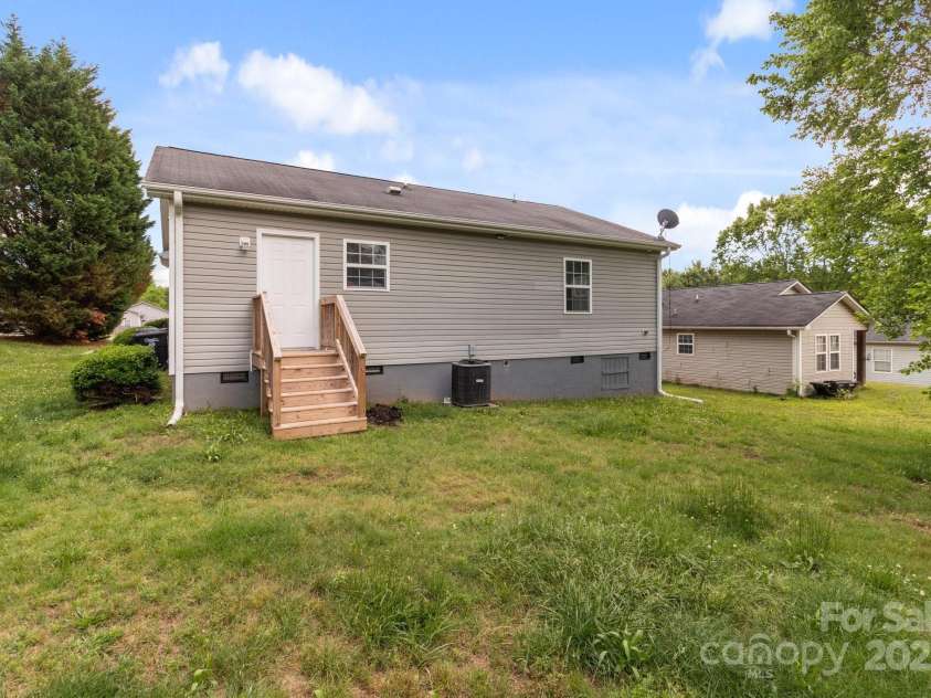 252 Sweet Bay Lane, Concord, NC 28027.  MLS# CAR4260998, YatesRealty ID 15852. 