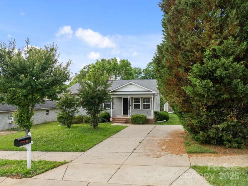 252 Sweet Bay Lane, Concord, NC 28027.  MLS# CAR4260998, YatesRealty ID 15852. 