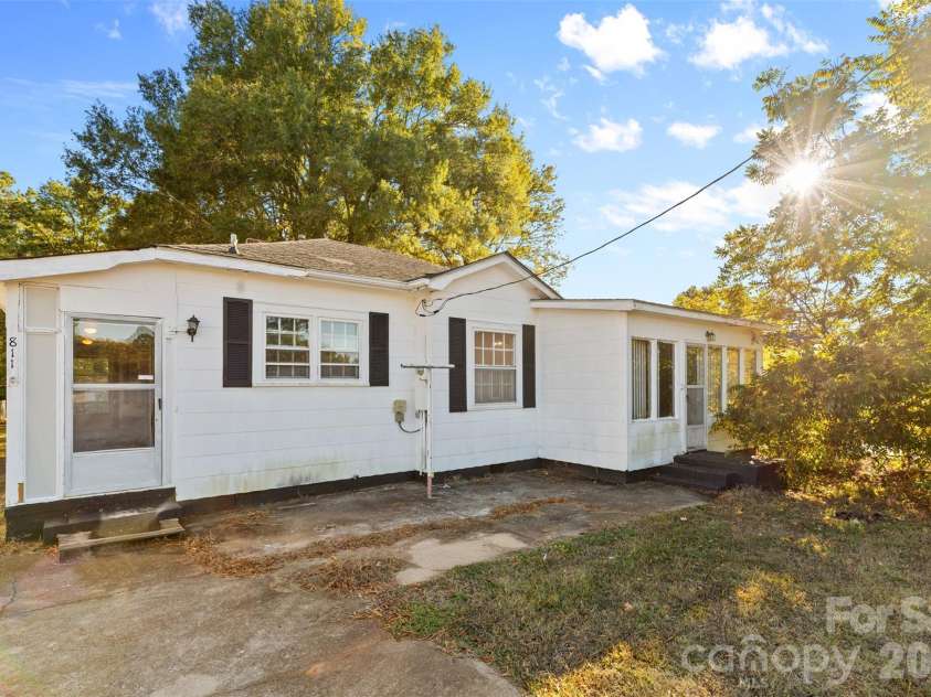 811 Cherry Road, Rock Hill, SC 29730.  MLS# CAR4322175, YatesRealty ID 15852. 