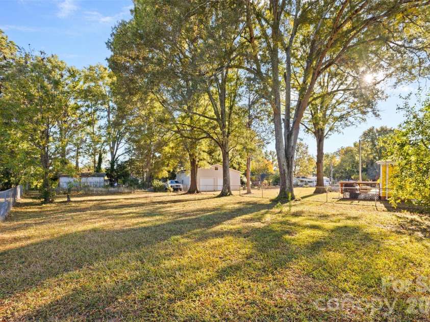 811 Cherry Road, Rock Hill, SC 29730.  MLS# CAR4322175, YatesRealty ID 15852. Back yard
