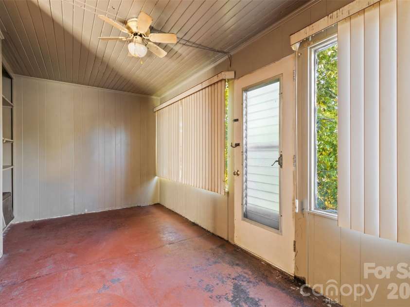 811 Cherry Road, Rock Hill, SC 29730.  MLS# CAR4322175, YatesRealty ID 15852. Sitting area