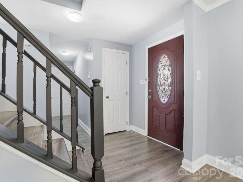 6839 Honey Hurst Lane, Charlotte, NC 28212.  MLS# CAR4370871, YatesRealty ID 15853. 