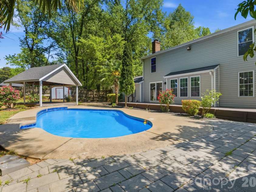 6839 Honey Hurst Lane, Charlotte, NC 28212.  MLS# CAR4370871, YatesRealty ID 15853. 