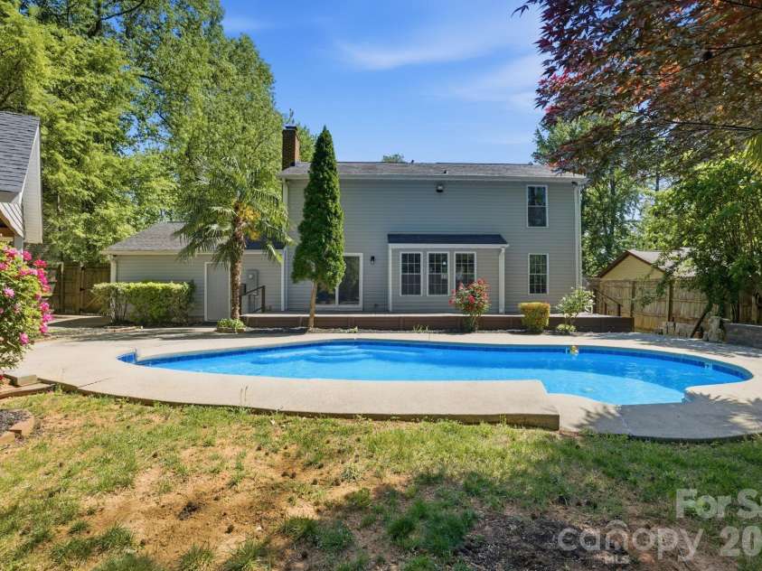 6839 Honey Hurst Lane, Charlotte, NC 28212.  MLS# CAR4370871, YatesRealty ID 15853. 