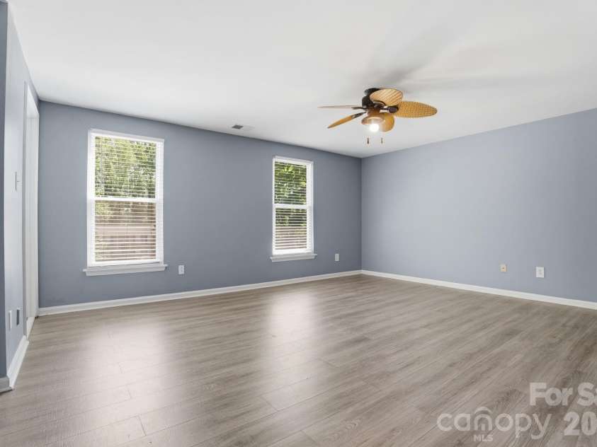6839 Honey Hurst Lane, Charlotte, NC 28212.  MLS# CAR4370871, YatesRealty ID 15853. 