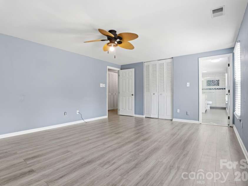6839 Honey Hurst Lane, Charlotte, NC 28212.  MLS# CAR4370871, YatesRealty ID 15853. 