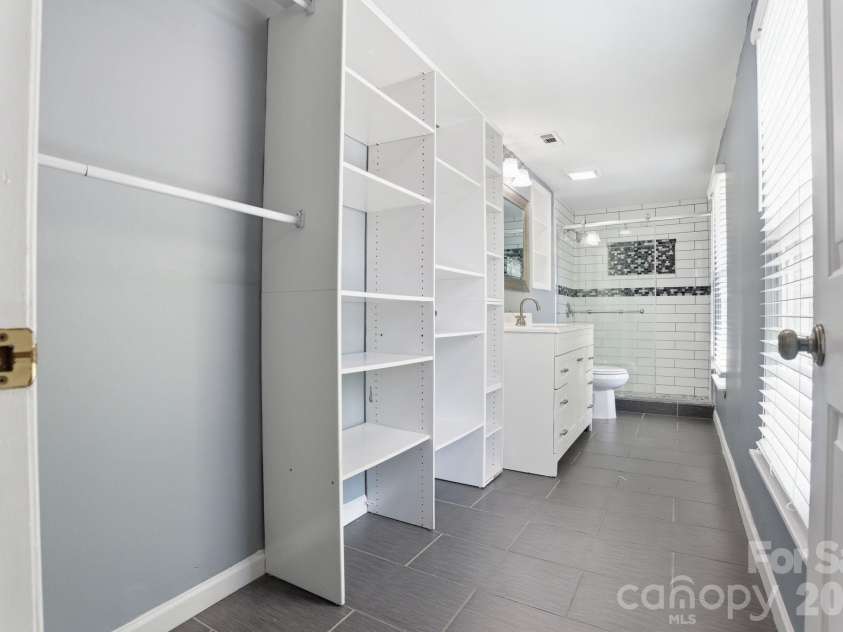 6839 Honey Hurst Lane, Charlotte, NC 28212.  MLS# CAR4370871, YatesRealty ID 15853. 
