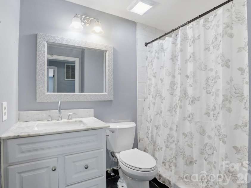 6839 Honey Hurst Lane, Charlotte, NC 28212.  MLS# CAR4370871, YatesRealty ID 15853. 