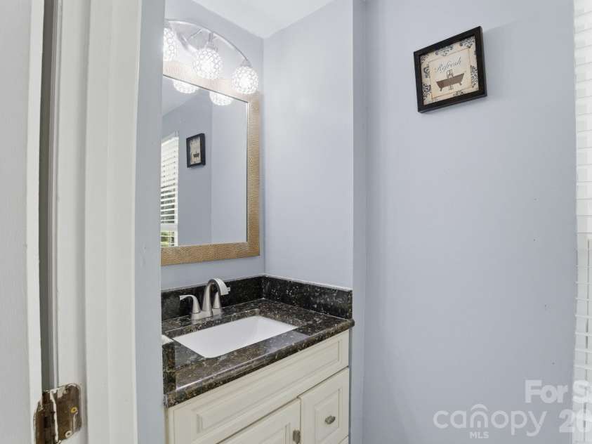6839 Honey Hurst Lane, Charlotte, NC 28212.  MLS# CAR4370871, YatesRealty ID 15853. 