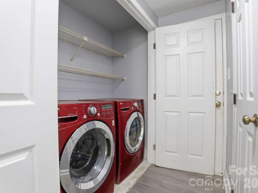 6839 Honey Hurst Lane, Charlotte, NC 28212.  MLS# CAR4370871, YatesRealty ID 15853. 