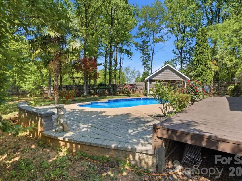 6839 Honey Hurst Lane, Charlotte, NC 28212.  MLS# CAR4370871, YatesRealty ID 15853. 
