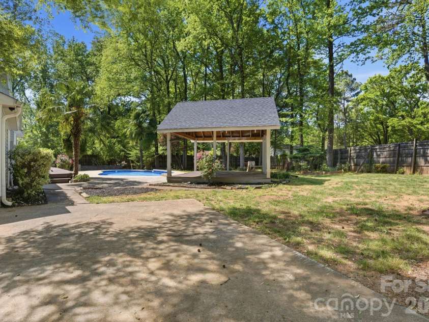6839 Honey Hurst Lane, Charlotte, NC 28212.  MLS# CAR4370871, YatesRealty ID 15853. 
