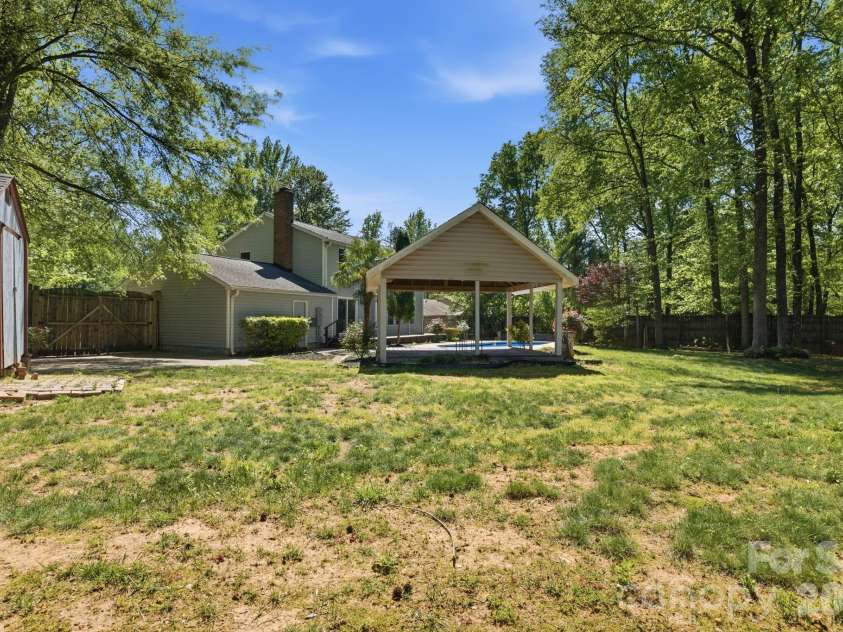 6839 Honey Hurst Lane, Charlotte, NC 28212.  MLS# CAR4370871, YatesRealty ID 15853. 
