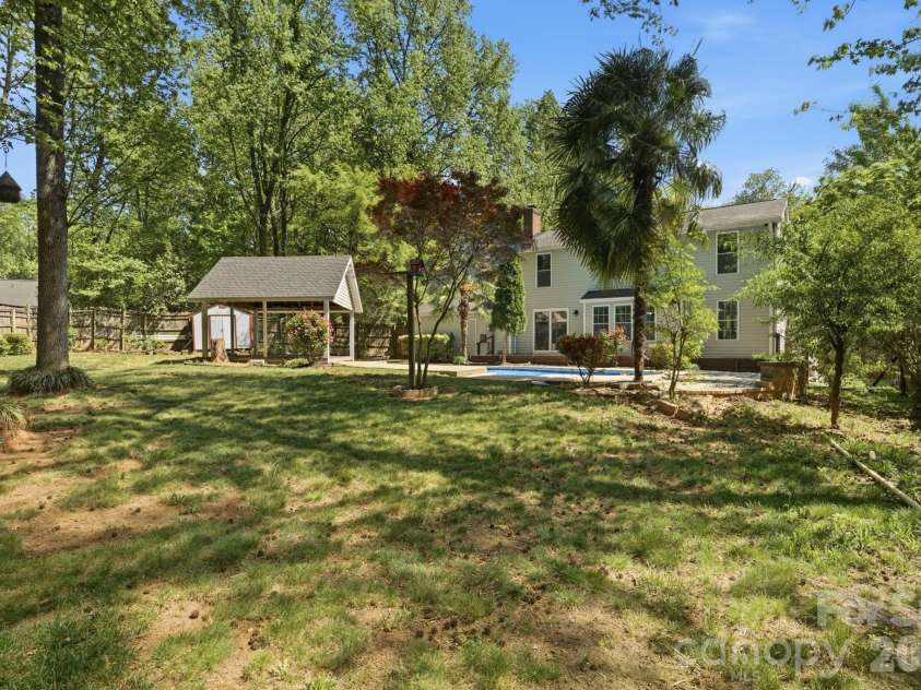 6839 Honey Hurst Lane, Charlotte, NC 28212.  MLS# CAR4370871, YatesRealty ID 15853. 