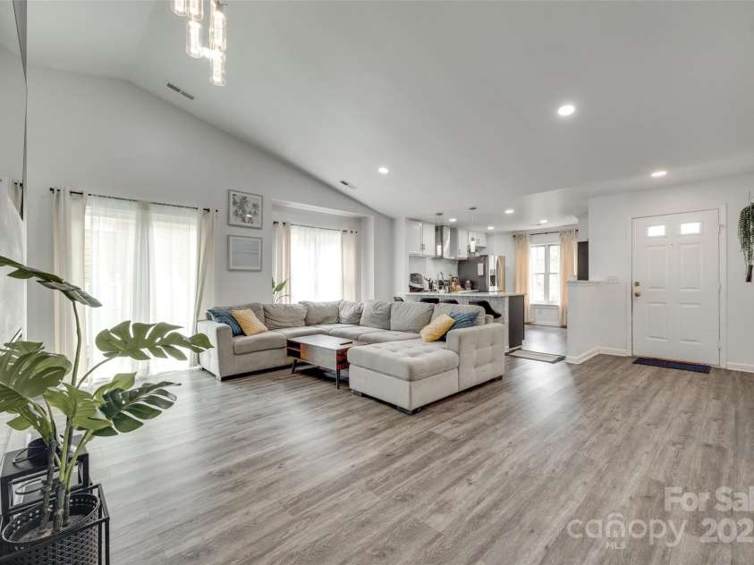 7442 Crestside Lane, Charlotte, NC 28227.  MLS# CAR4258580, YatesRealty ID 15853. 