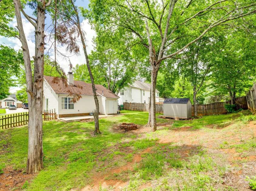 7442 Crestside Lane, Charlotte, NC 28227.  MLS# CAR4258580, YatesRealty ID 15853. 