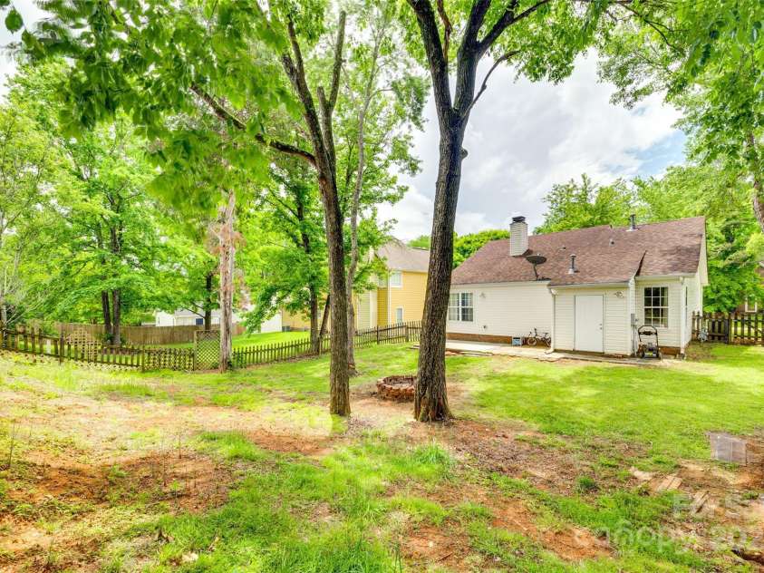 7442 Crestside Lane, Charlotte, NC 28227.  MLS# CAR4258580, YatesRealty ID 15853. 