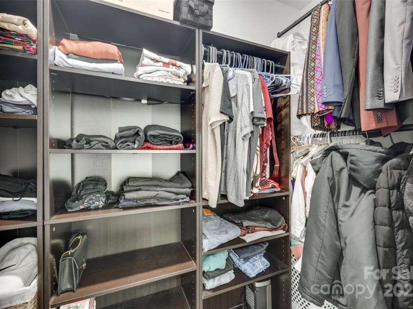 7442 Crestside Lane, Charlotte, NC 28227.  MLS# CAR4258580, YatesRealty ID 15853. Primary walk in closet