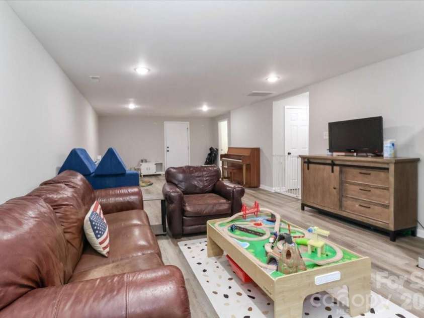 222 Cliffside Drive, Kannapolis, NC 28081.  MLS# CAR4370117, YatesRealty ID 15854. Basement family room