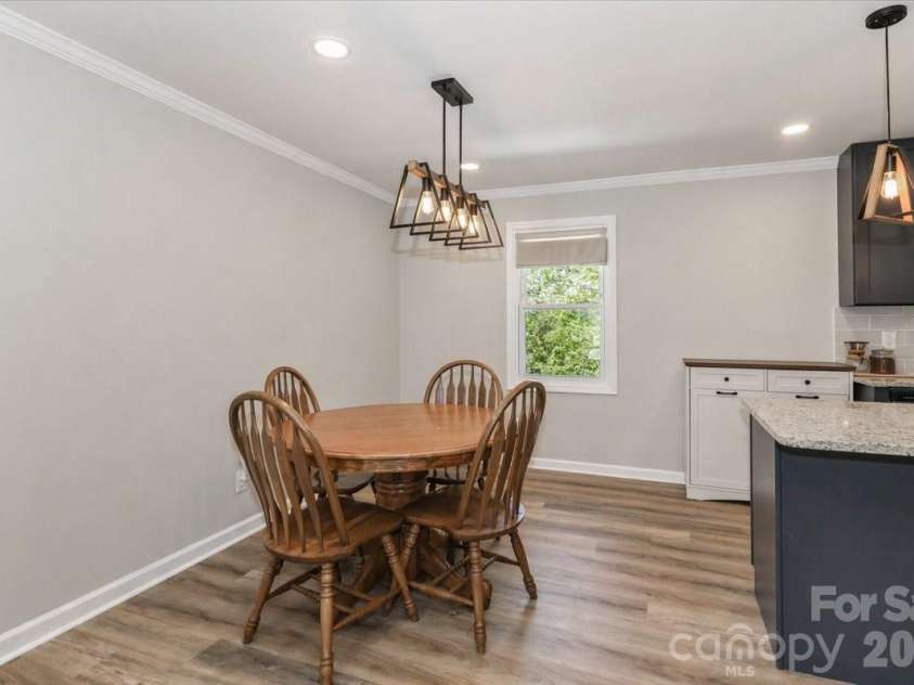 222 Cliffside Drive, Kannapolis, NC 28081.  MLS# CAR4370117, YatesRealty ID 15854. Breakfast area