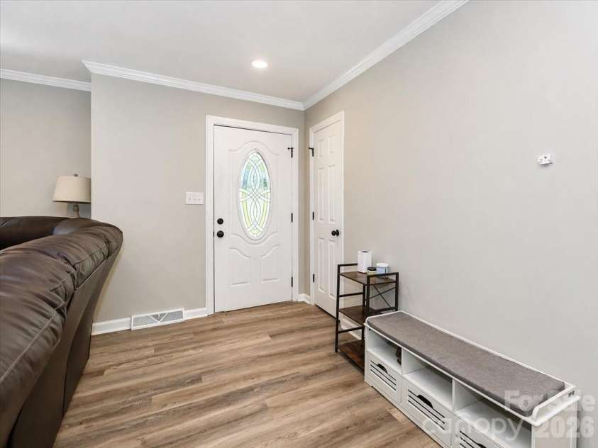 222 Cliffside Drive, Kannapolis, NC 28081.  MLS# CAR4370117, YatesRealty ID 15854. Foyer