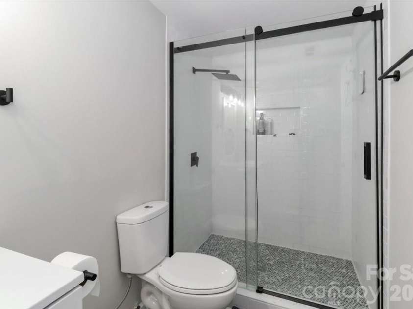 222 Cliffside Drive, Kannapolis, NC 28081.  MLS# CAR4370117, YatesRealty ID 15854. Full bathroom in basement