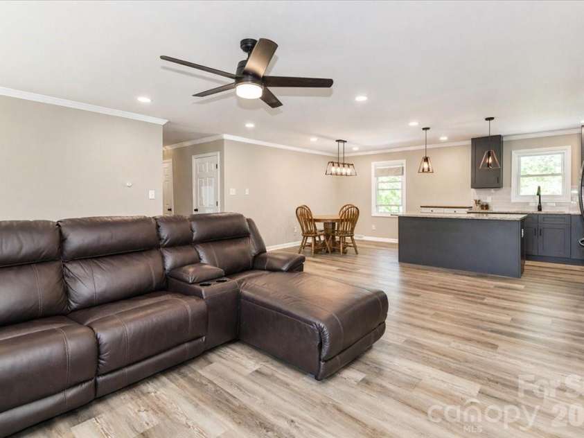 222 Cliffside Drive, Kannapolis, NC 28081.  MLS# CAR4370117, YatesRealty ID 15854. Living room