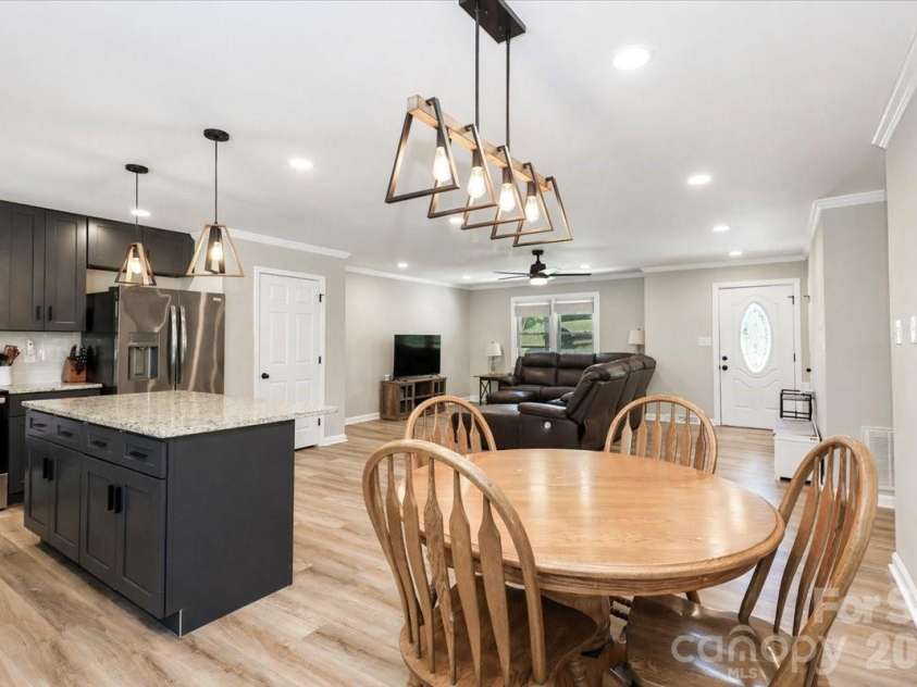 222 Cliffside Drive, Kannapolis, NC 28081.  MLS# CAR4370117, YatesRealty ID 15854. Open floorplan for kitchen, breakfast and living room