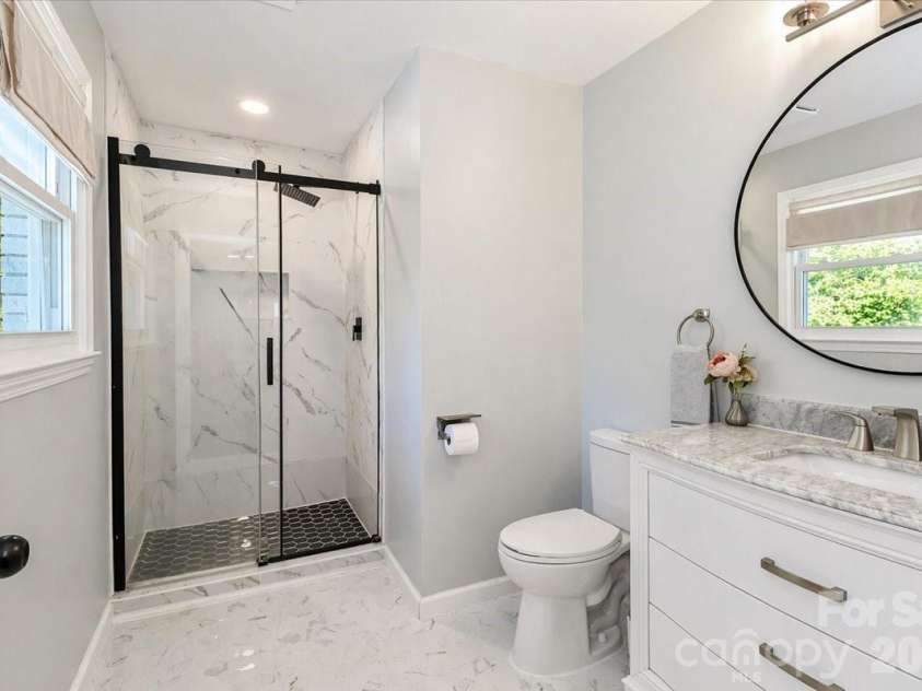 222 Cliffside Drive, Kannapolis, NC 28081.  MLS# CAR4370117, YatesRealty ID 15854. Primary bathroom