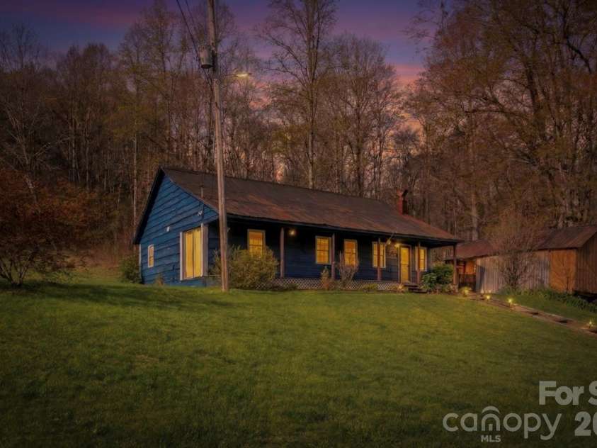 3041 Bald Mountain Road, Burnsville, NC 28714.  MLS# CAR4364365, YatesRealty ID 15856. 
