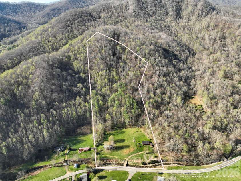 3041 Bald Mountain Road, Burnsville, NC 28714.  MLS# CAR4364365, YatesRealty ID 15856. 